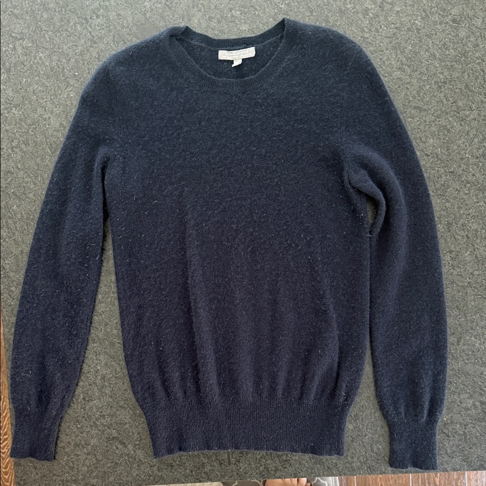 Women’s Neiman Marcus Navy cashmere Sweater, size M